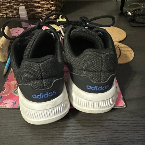 6.5 adidas shoes , hardly worn. Just do not wear them like I thought . - Picture 3 of 4